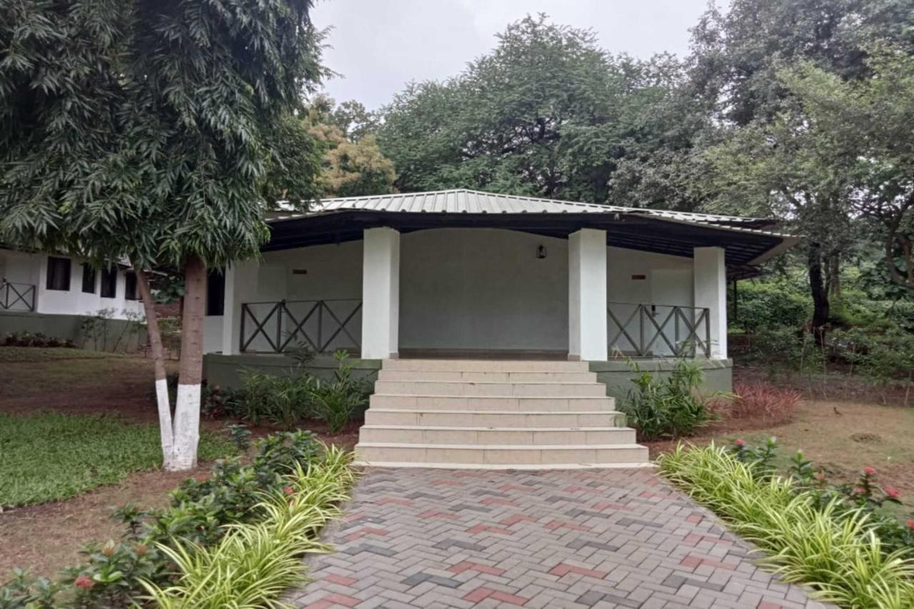 White Feather Resort Kauncha Silvassa Exterior foto